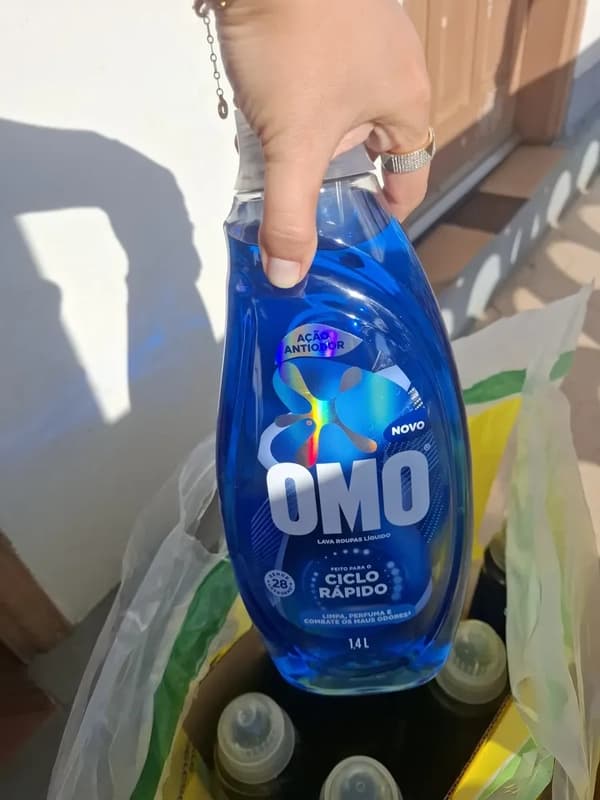Lava-Roupas Líquido Omo Ciclo Rápido Ação Antiodor Frasco 1,4l