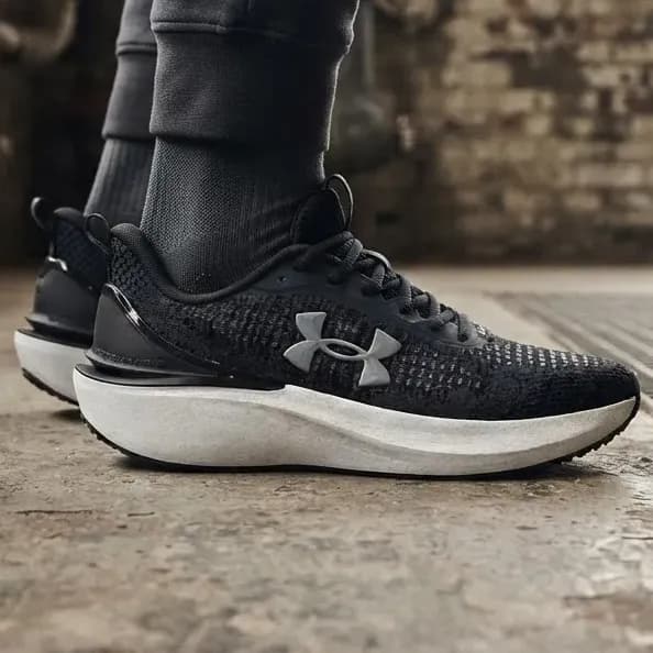 Tênis De Corrida Under Armour Charged Skyline 4
