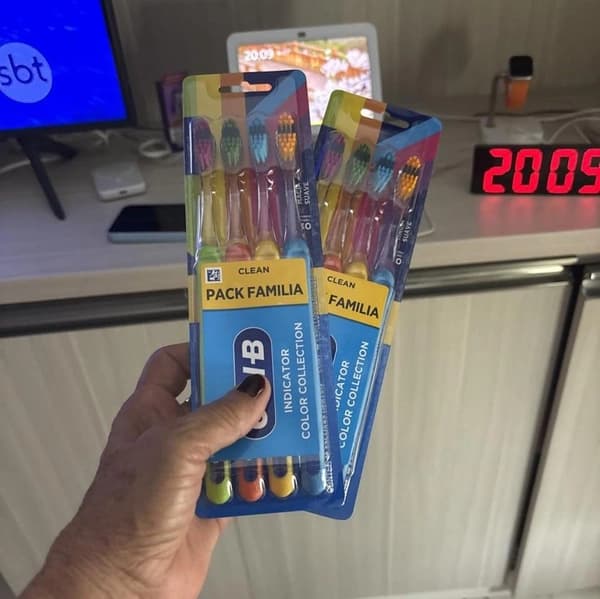 Oral-B Escova de Dente Clean Indicator, 4 Unidades