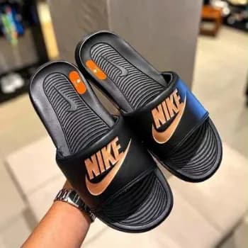 Chinelo Nike Victori One Preto
