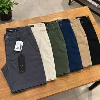 Bermuda Masculina Colorida Na Sarja Com Bolso Faca E Lycra