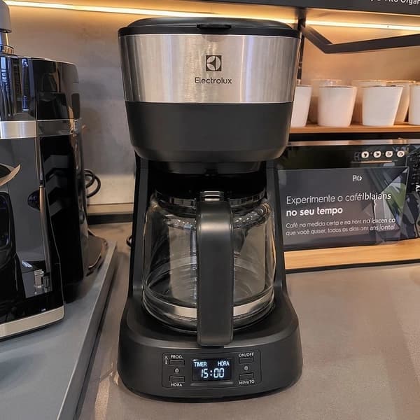 Cafeteira Elétrica Electrolux inox filtro permanente removivel 1,2L 30 xicaras timer painel digital desligamento automático ECM25 127V